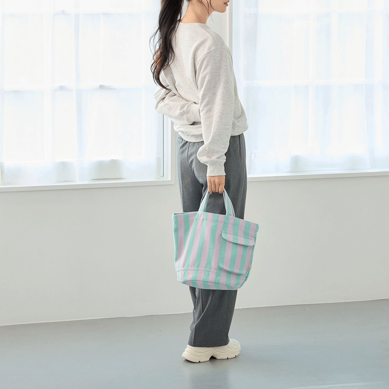 ルートート ストライプ柄丸型トートバッグ - 画像1