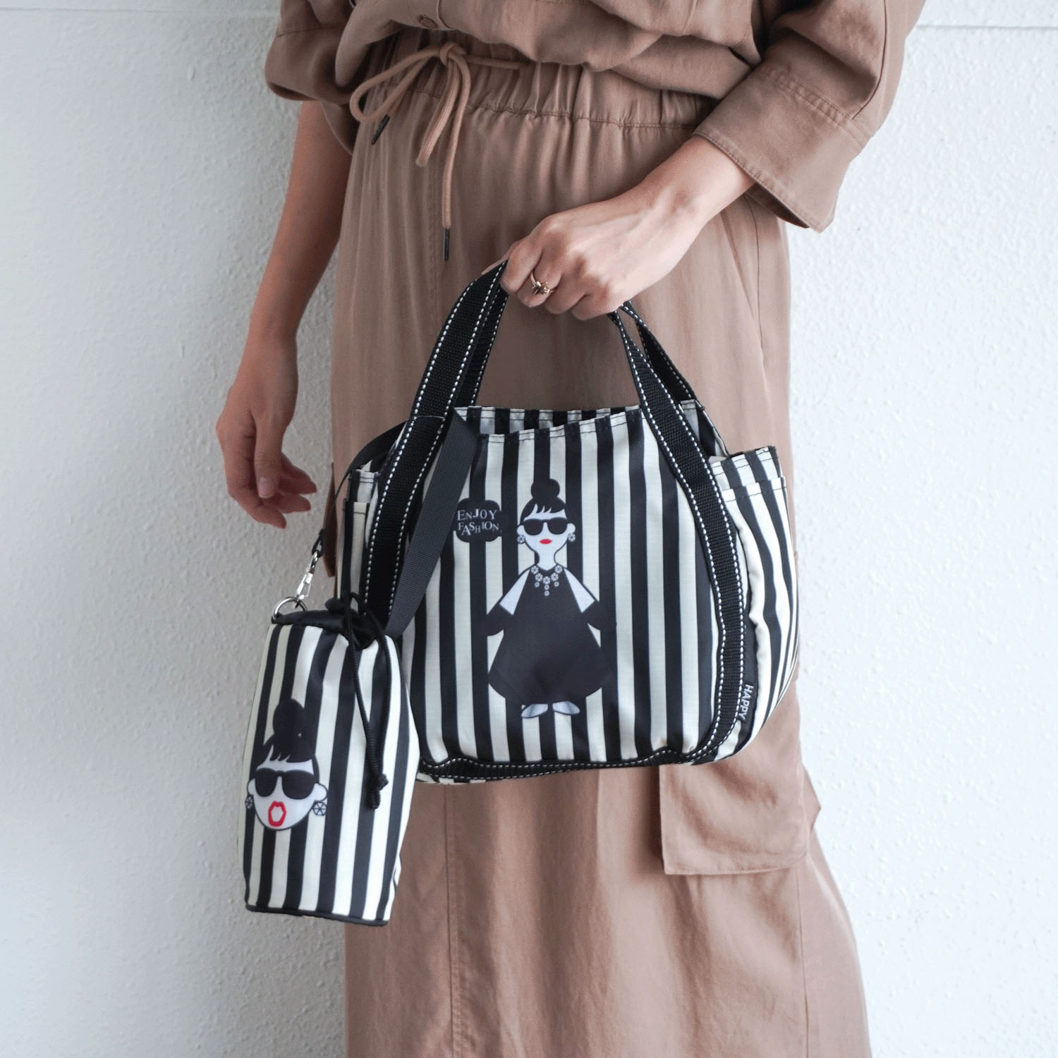 【エトワールオリジナル】保冷レディエマ柄ボトル付きバッグ バルーン小 保冷シート取り外しタイプ - 画像1