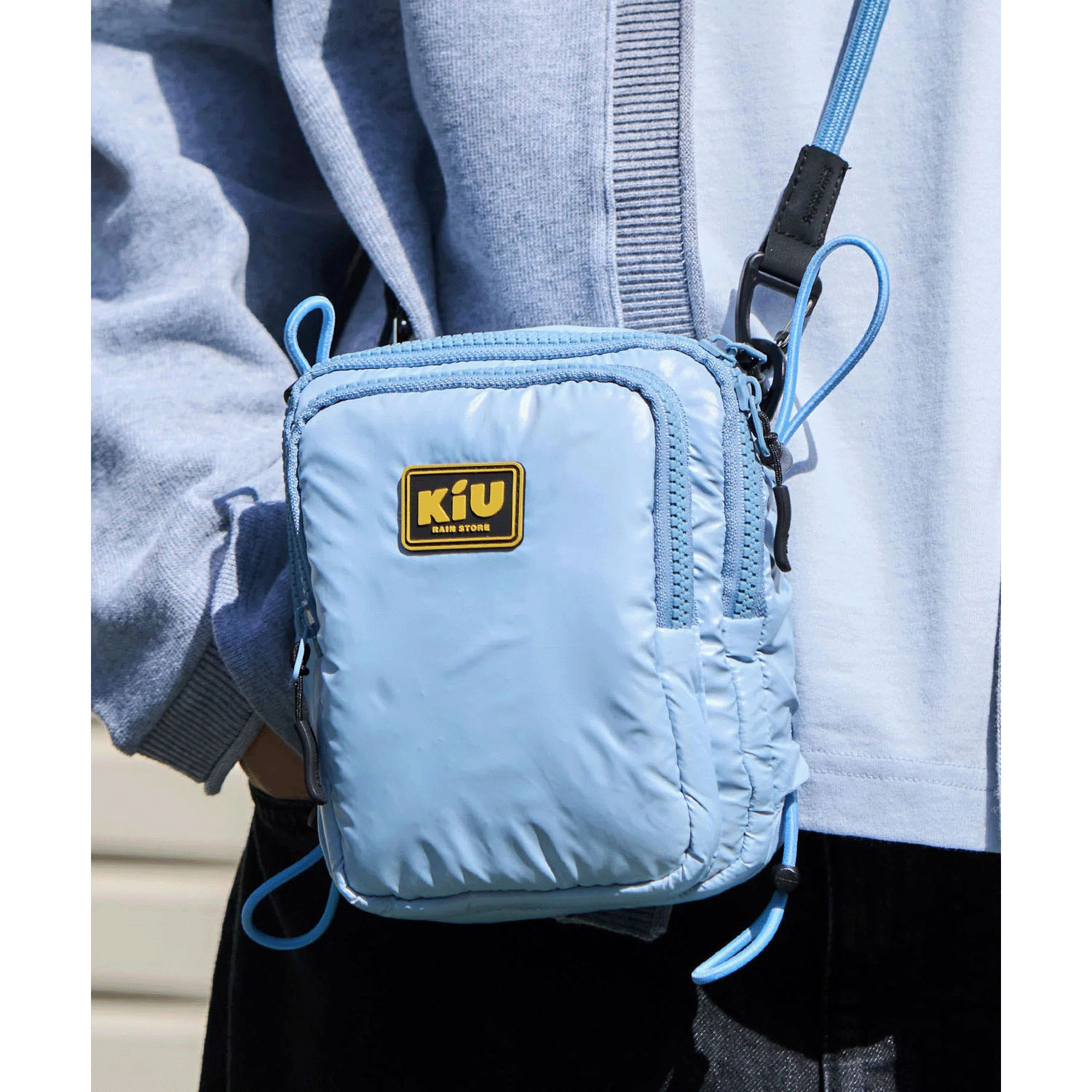 Kiu パフィー ミニクロスボディバッグ