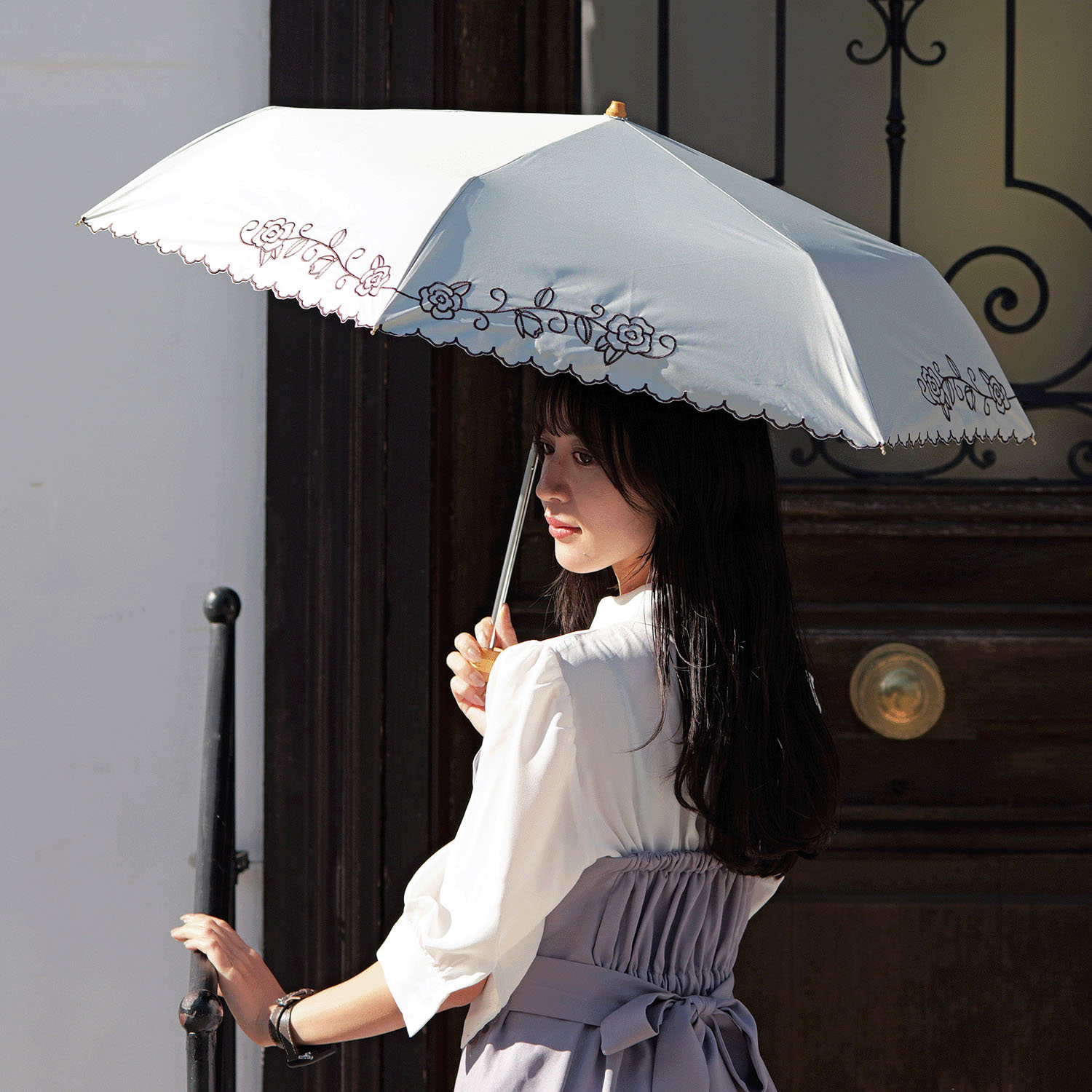 晴雨兼用 ローズ刺繍ミニ傘 - 画像1