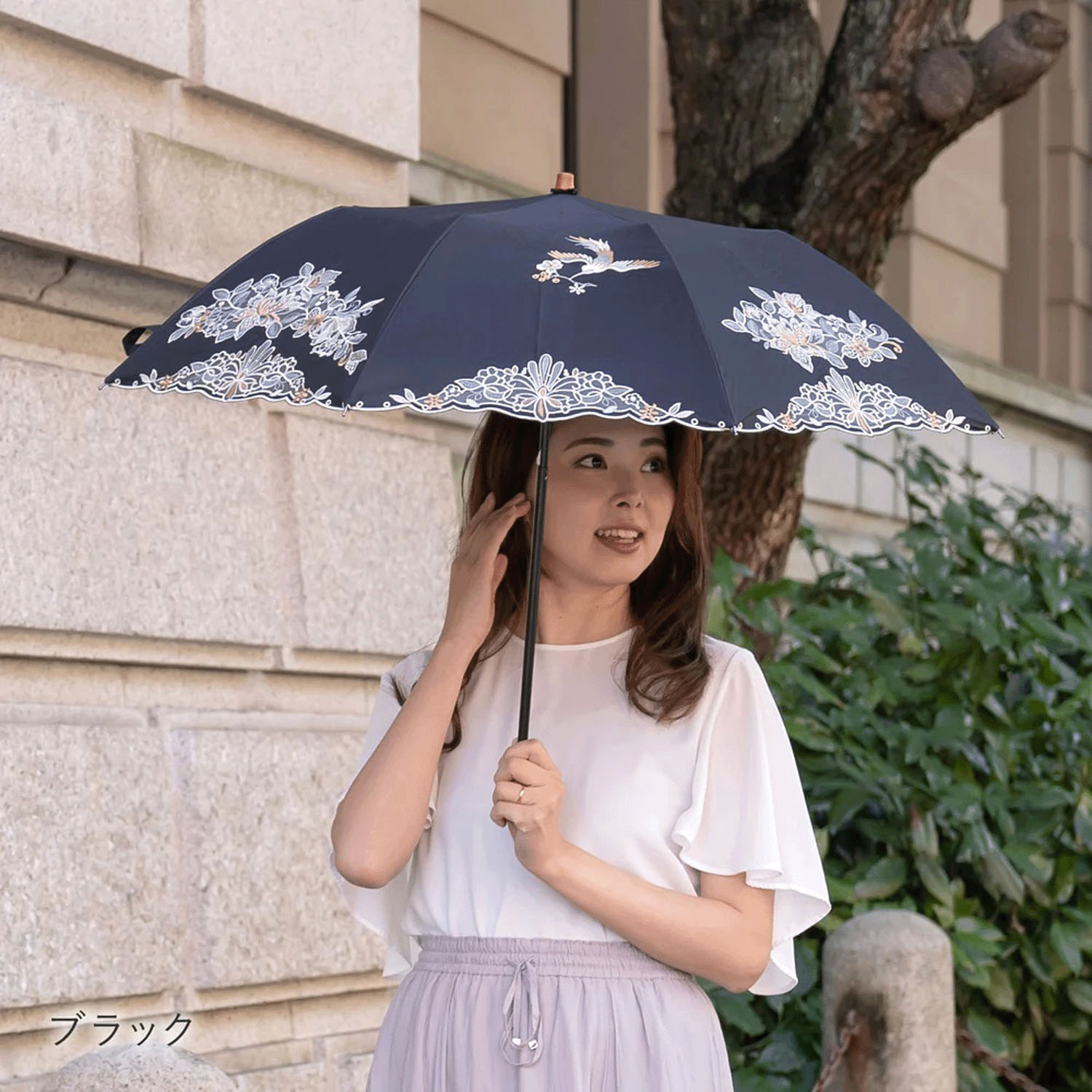 完全遮光 （晴雨兼用）女優日傘 「花鳥オーガンジー刺繍かわず張り」ショート折り畳み - 画像1