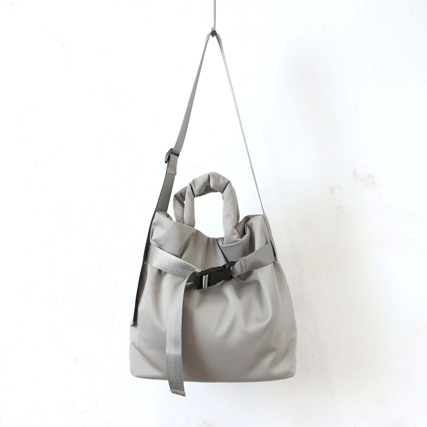 撥水ベルトデザイン2WAYバッグ - 画像1
