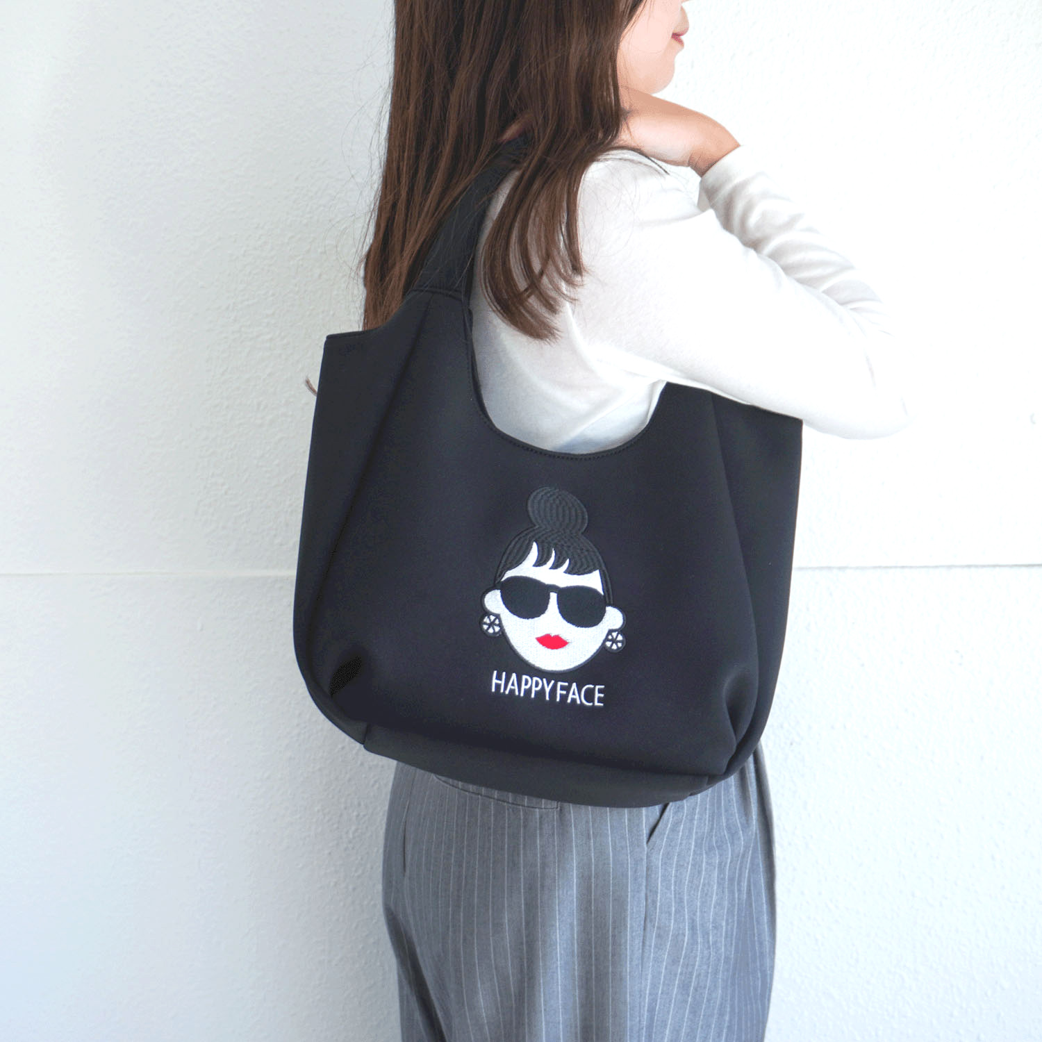 【エトワールオリジナル】HAPPY FACE レディ・エマ刺繍バルーン型バッグ - 画像2