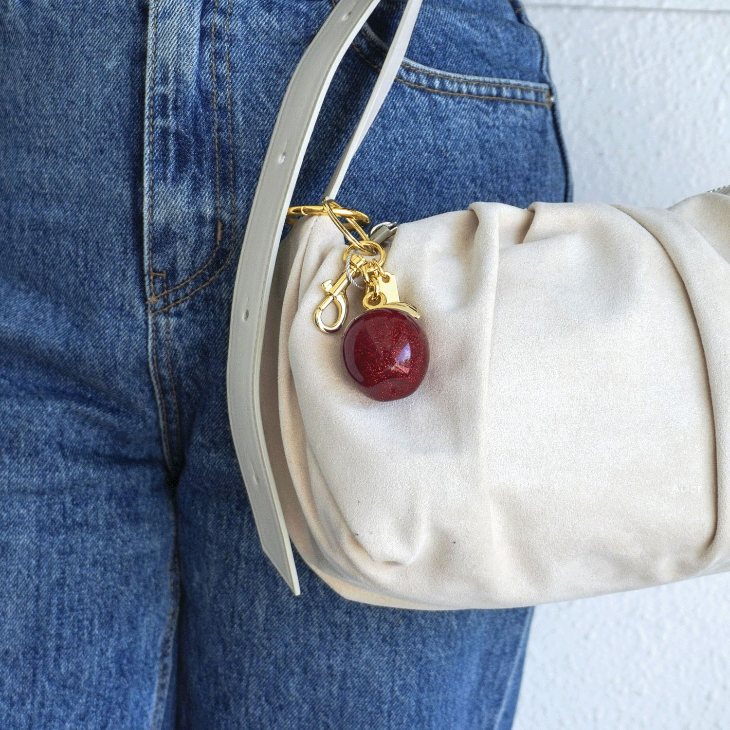 【33－00 在庫ある分で終了】cachecache リンゴチャーム - 画像1