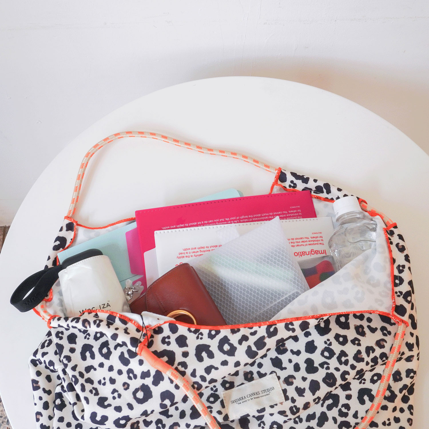 【72－00と82－00はエトワール別注柄】プリント2WAYバッグ - 画像6