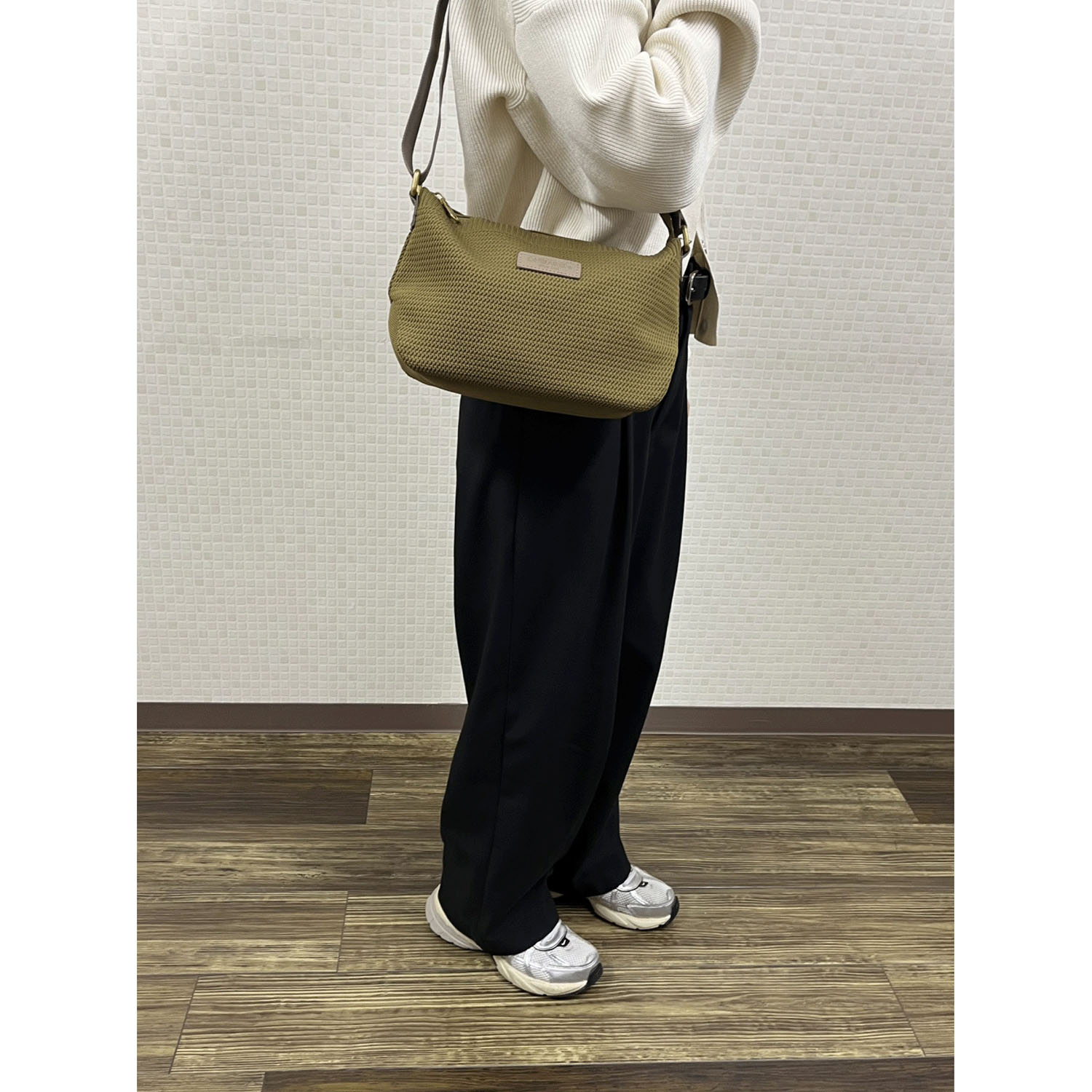 ONE PAIRED（ワンペアード） ニットショルダーバッグ - 画像1