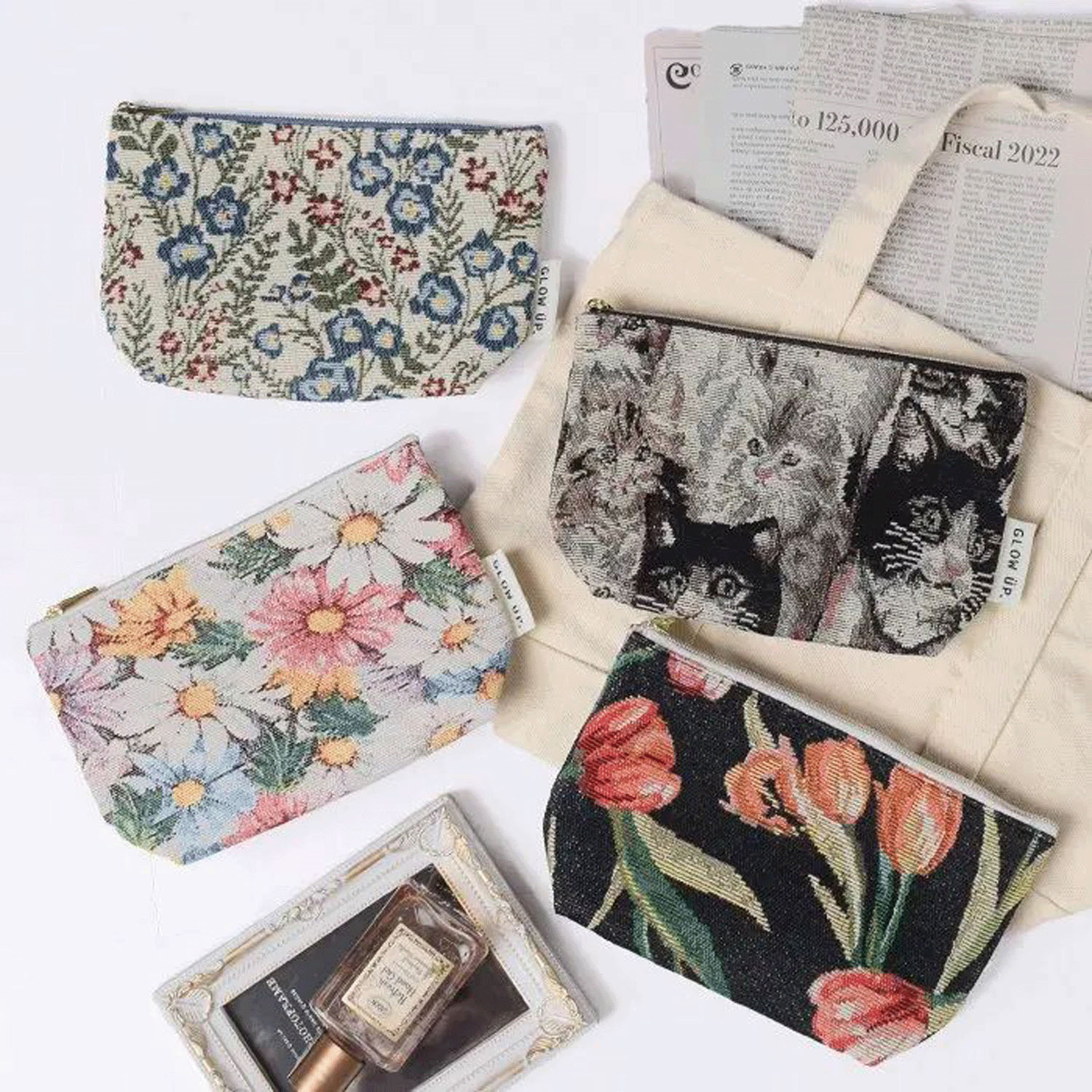 ゴブラン織りマチ付ポーチ - 画像1