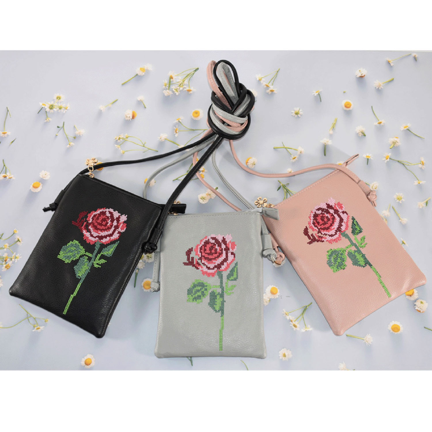 薔薇刺繍スマホバッグ