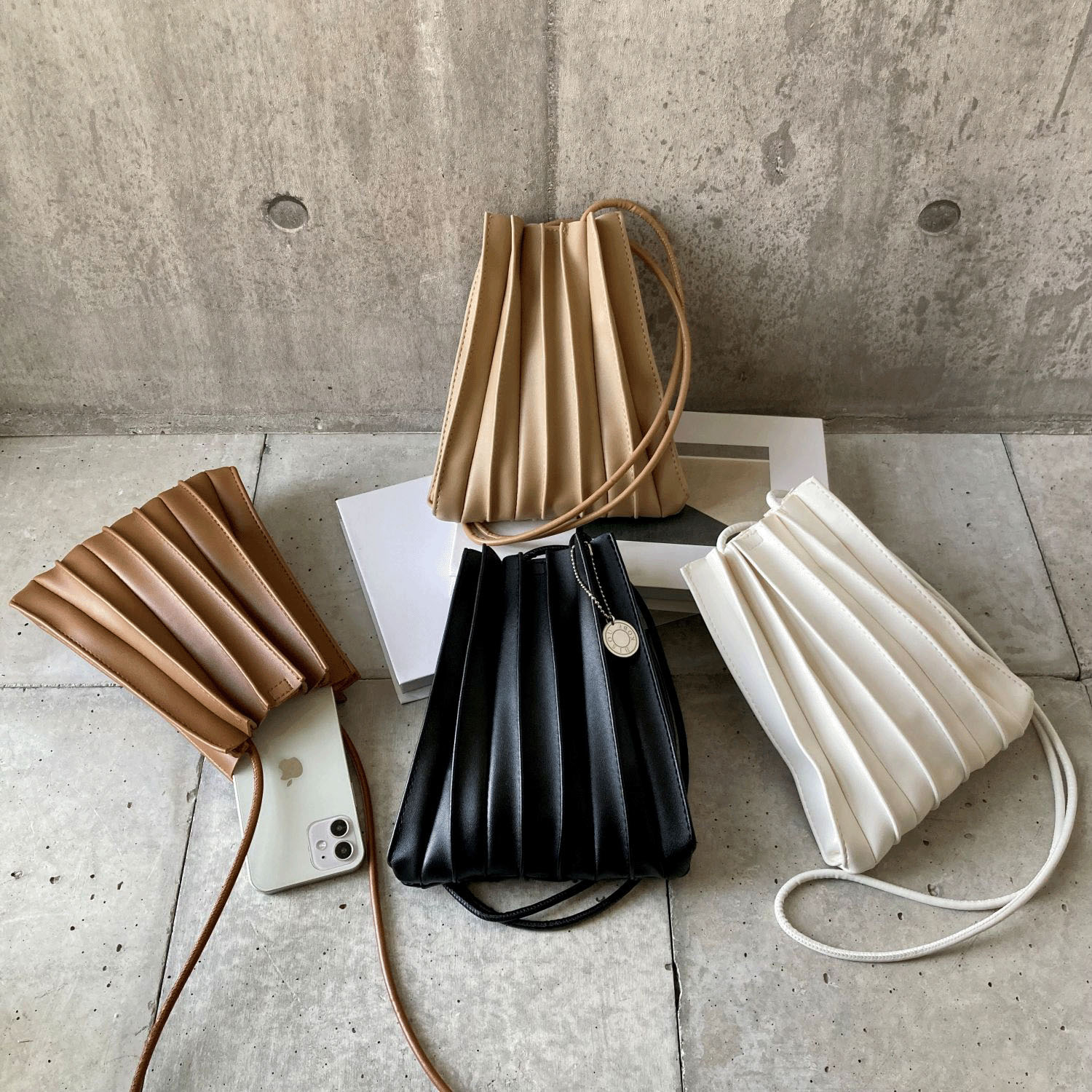 プリーツスマホショルダーLサイズ