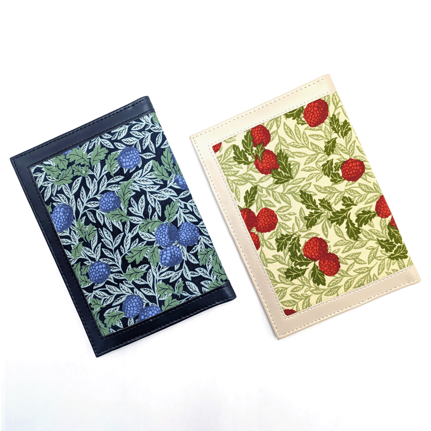 ベリー柄 保険証・お薬手帳ケース
