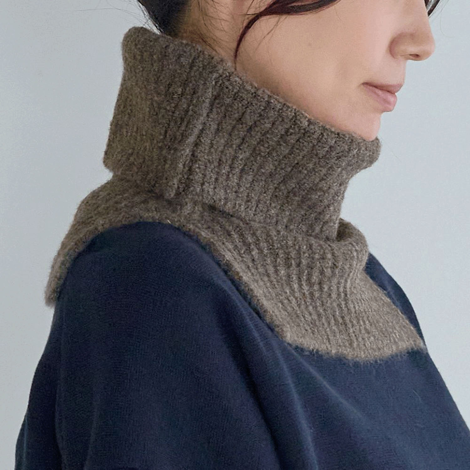 アレンジ自在 つけ襟風にも楽しめるショートスヌード - 画像2