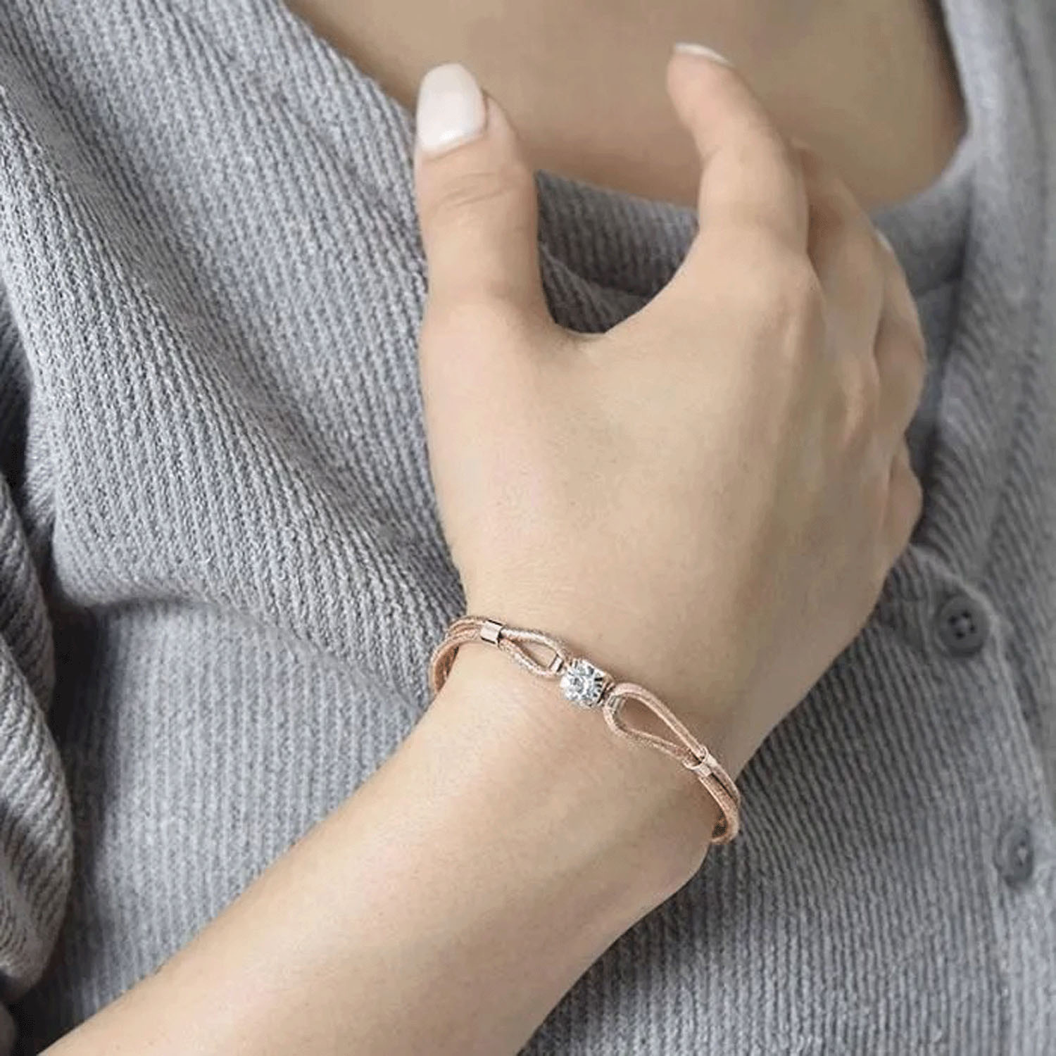 【シルバーは在庫限りで終了】静電気軽減ヘアブレス ビジュー付き - 画像4