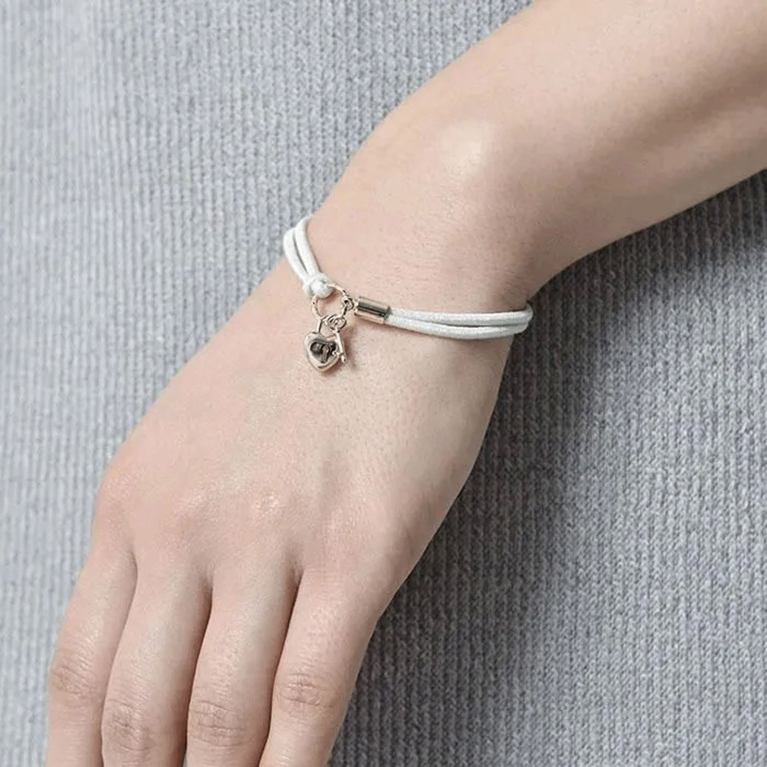 静電気軽減ヘアブレスレット ハートキー