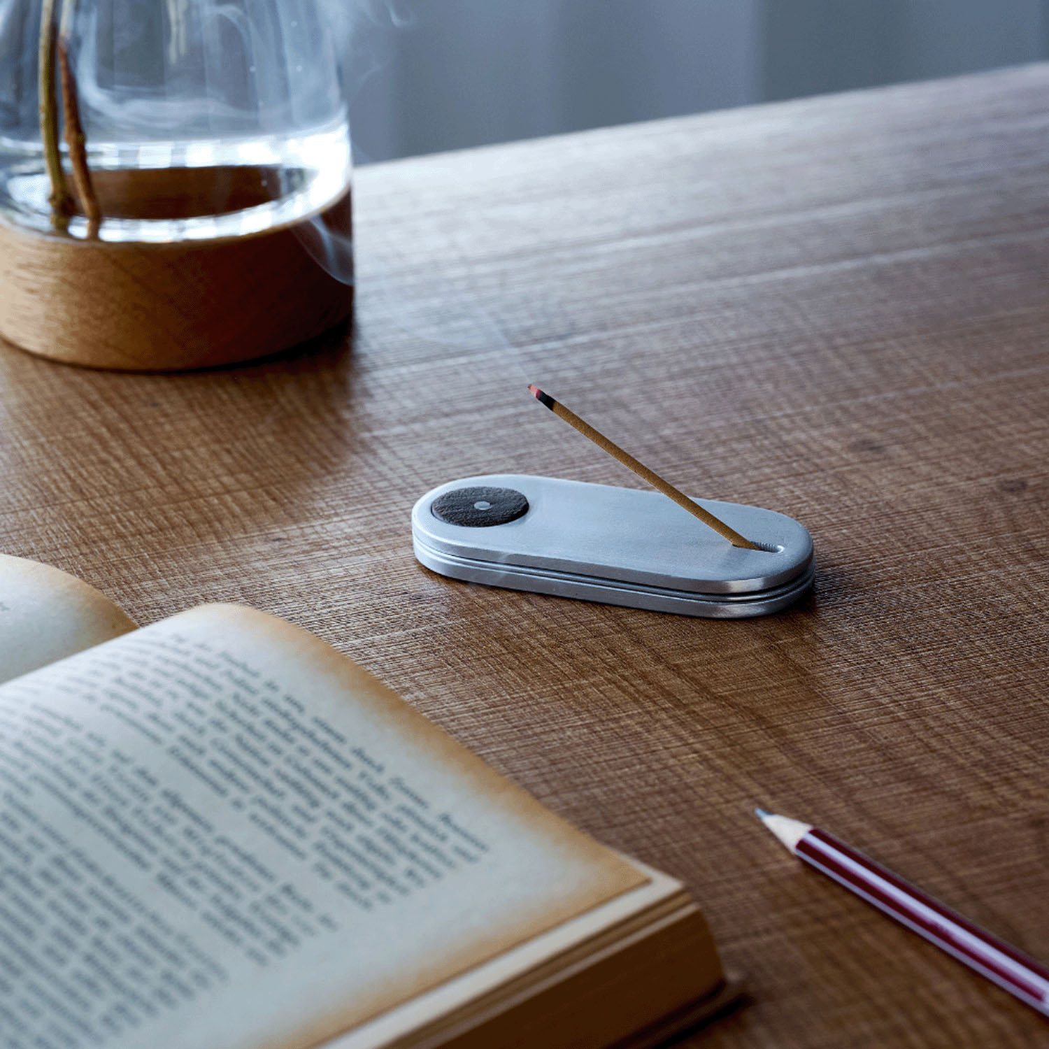 スライドして長さを変えられるアルミプレートの香立て ケース付き - 画像2