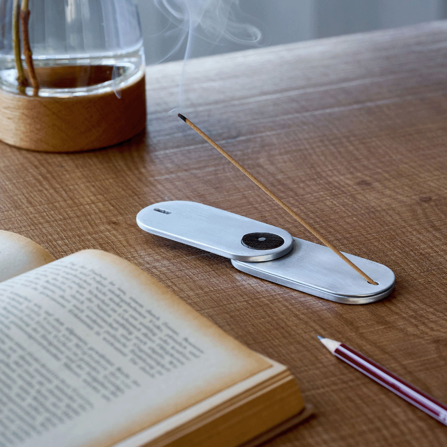 スライドして長さを変えられるアルミプレートの香立て ケース付き - 画像3