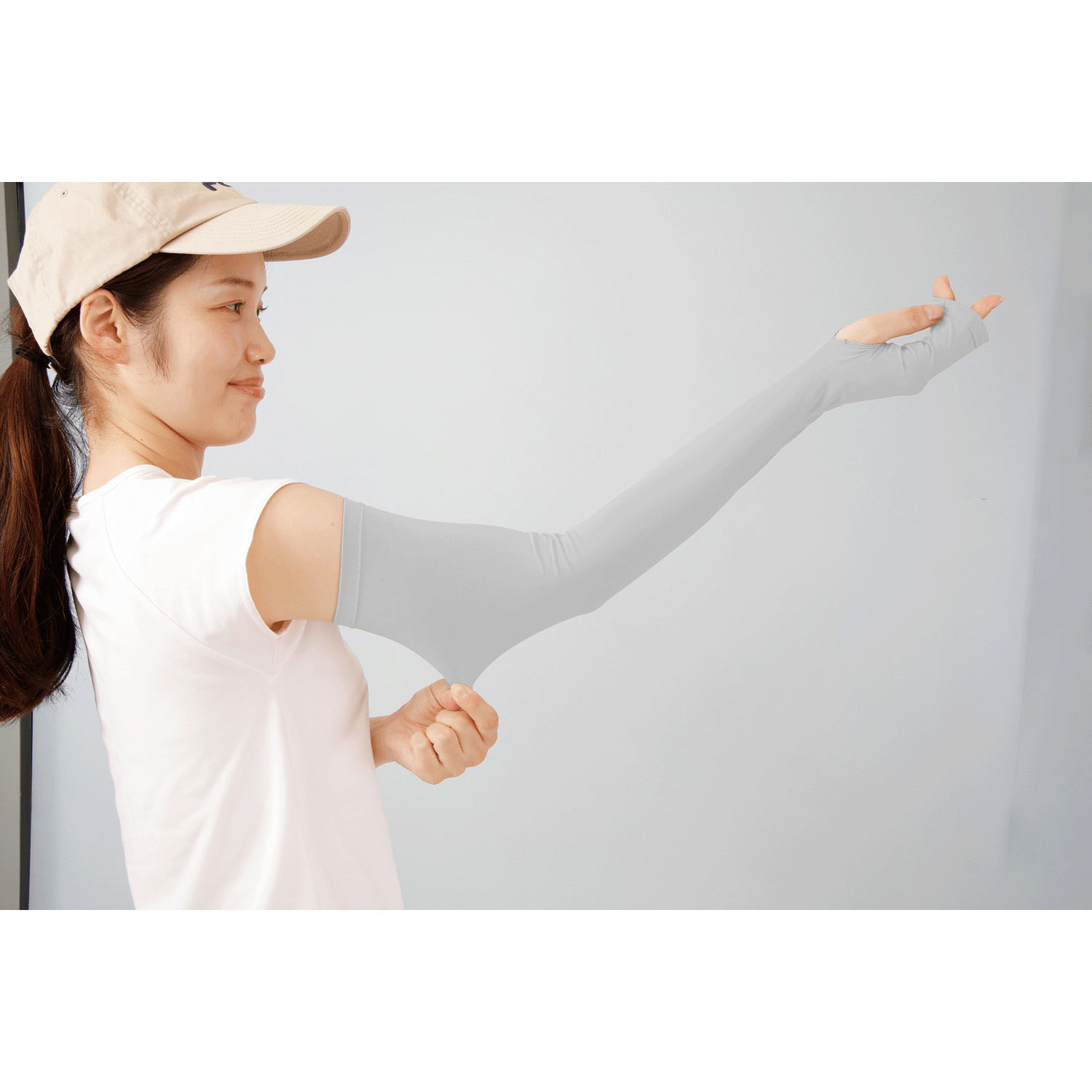 夏に差が出るUVアームカバー グレー - 画像4