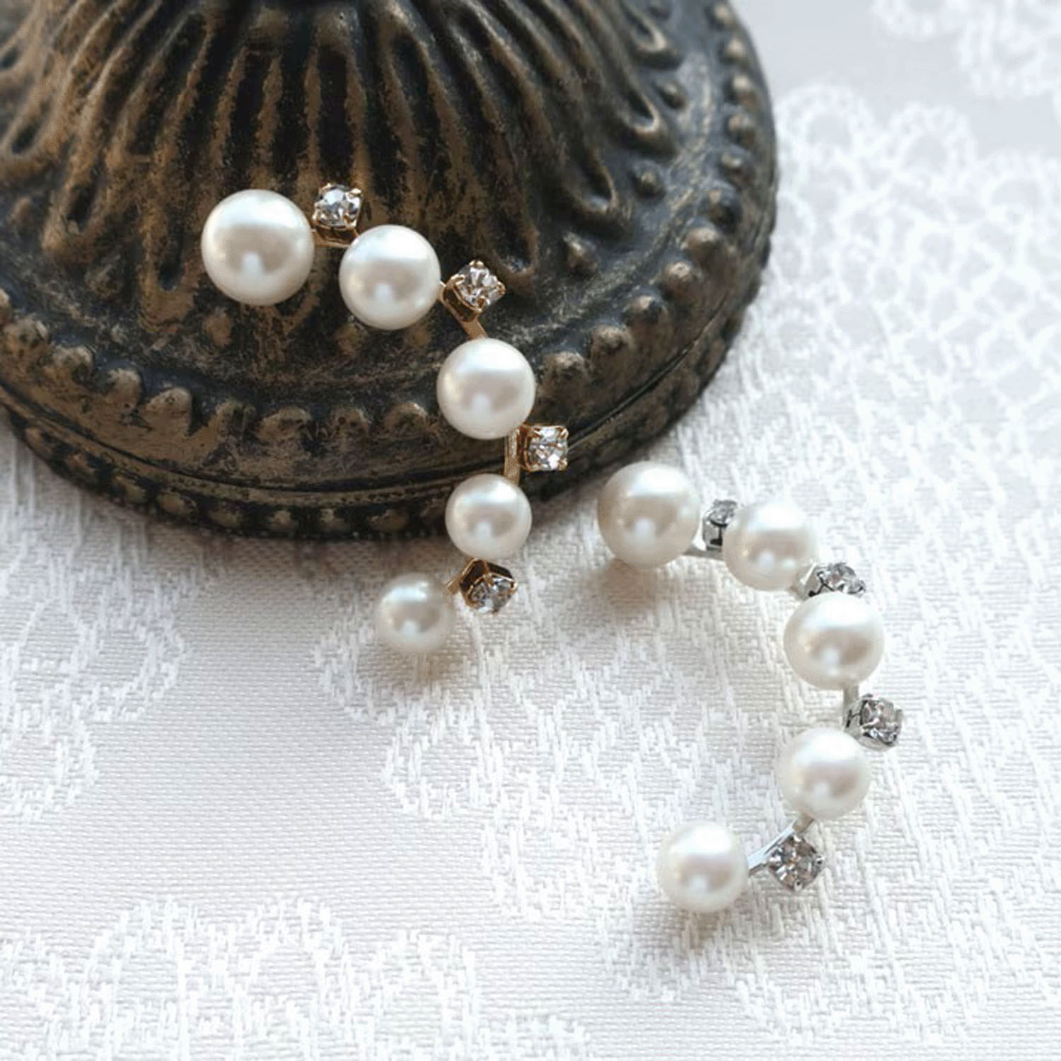 日本製 クレッセントパールビジューピンブローチ