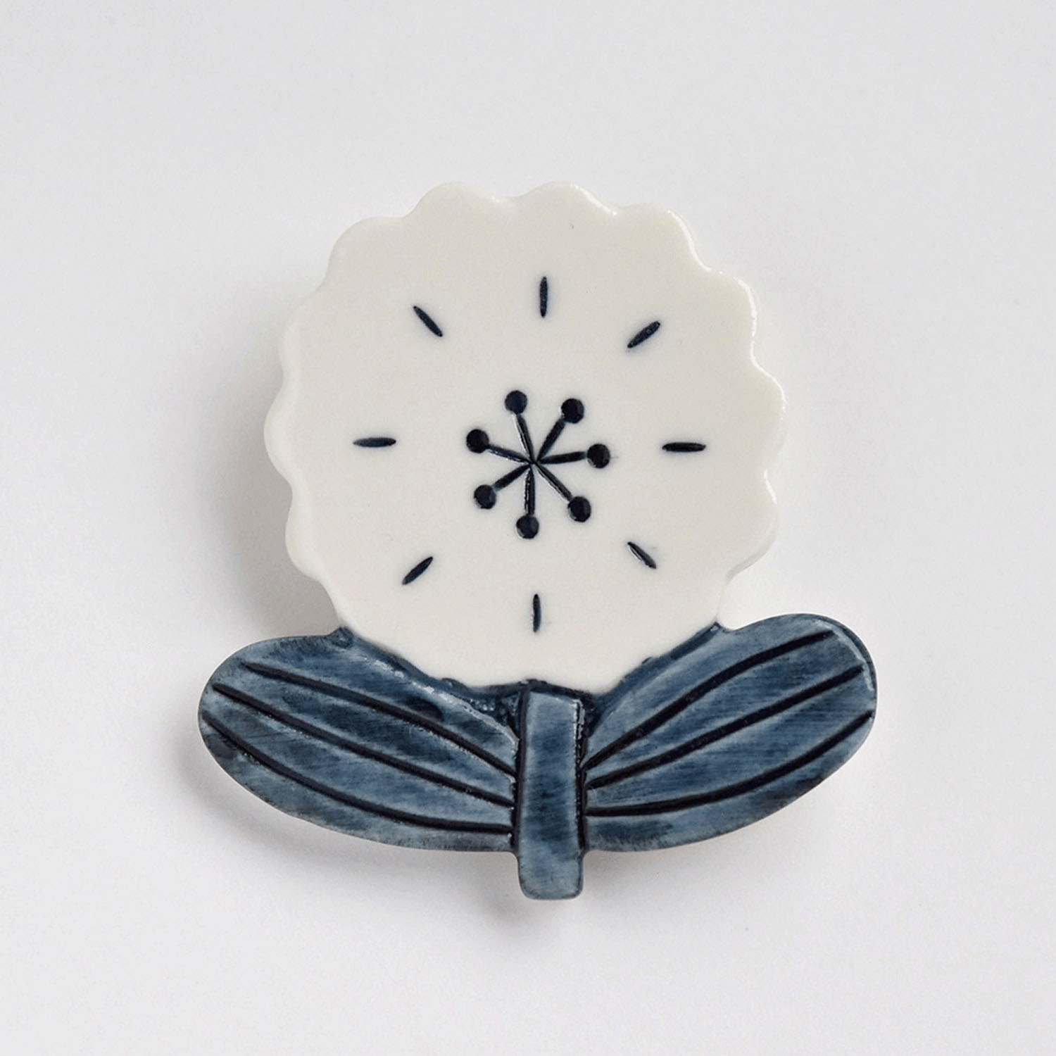 ORIDE ChiSE（おりでちせ）陶製ブローチ 花 - 画像1