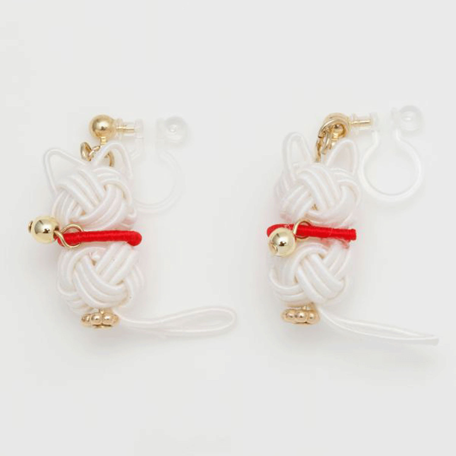 水引 和猫イヤリング