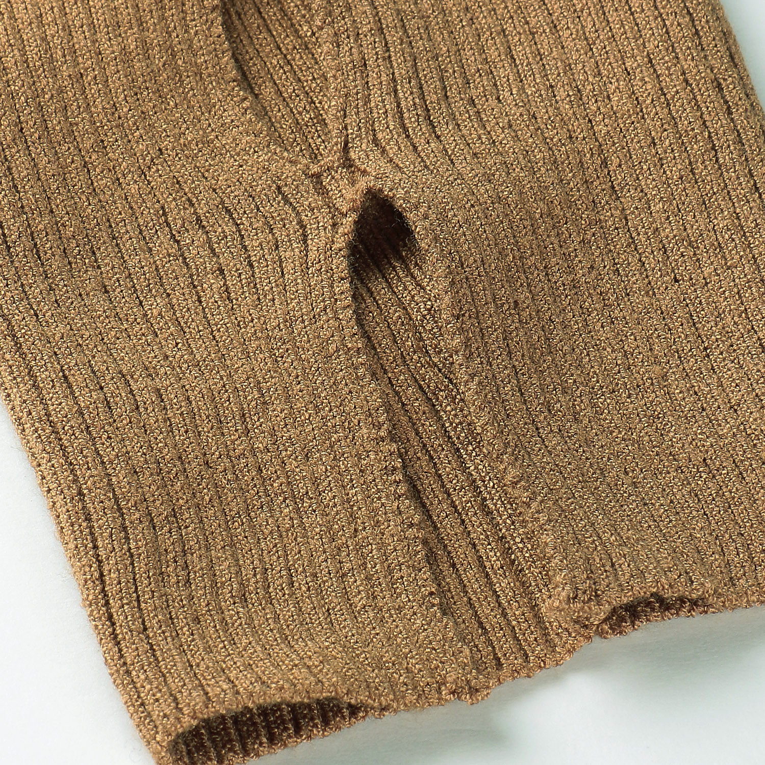 cloche 袖スリットクルーネックリブニットトップス - 画像10