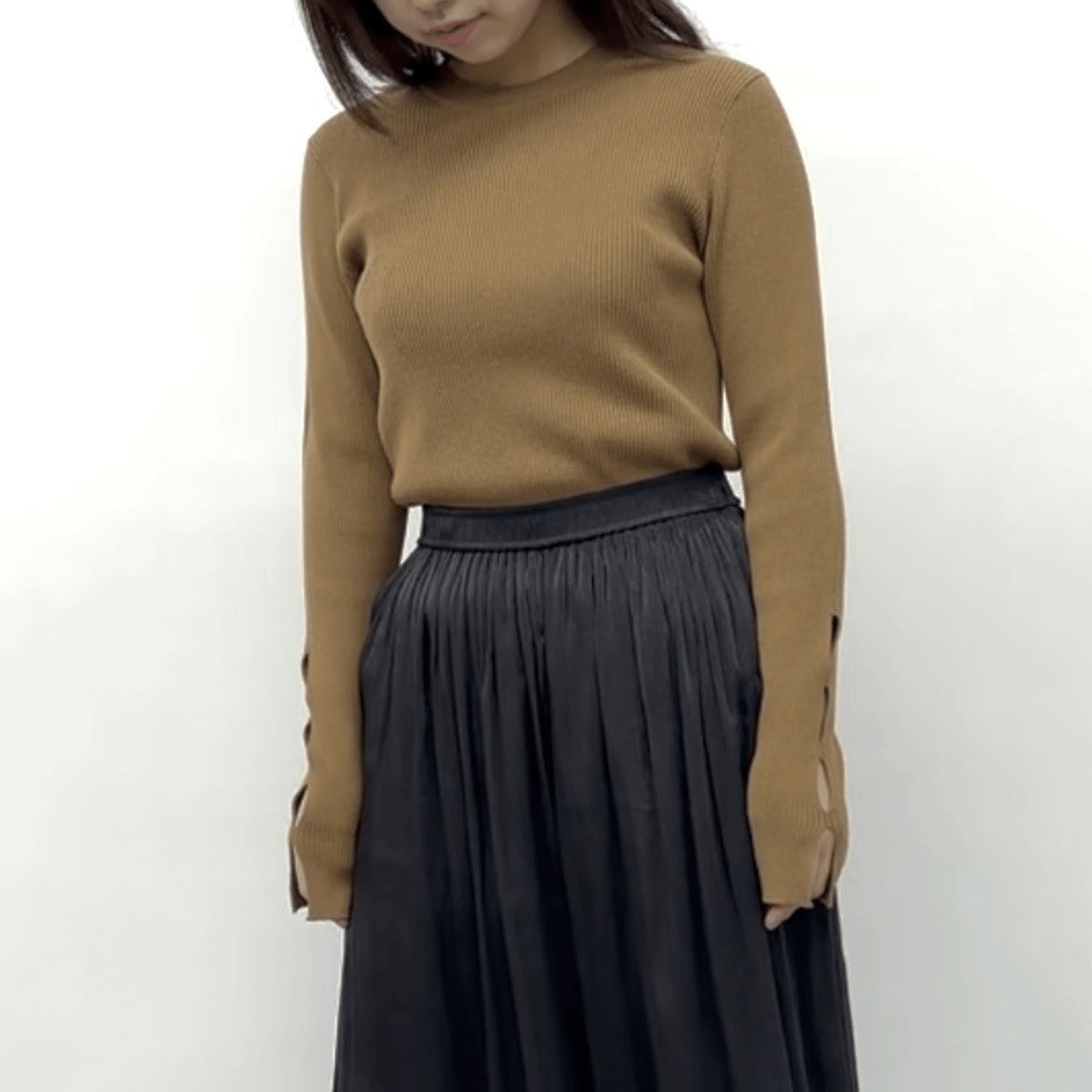 cloche 袖スリットクルーネックリブニットトップス