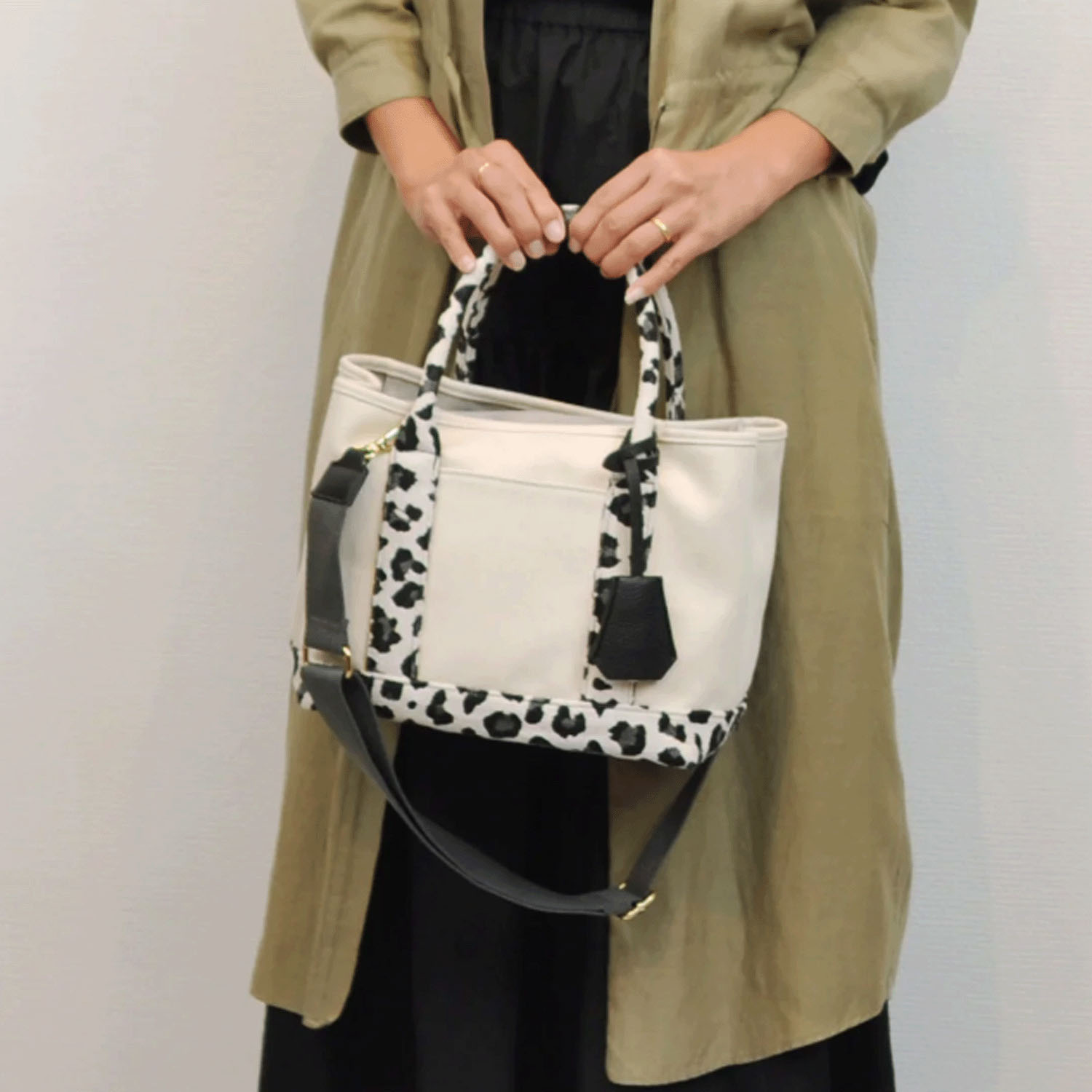 【ETONET限定】cachecache ショルダー付パーテーションキャンバストート - 画像1