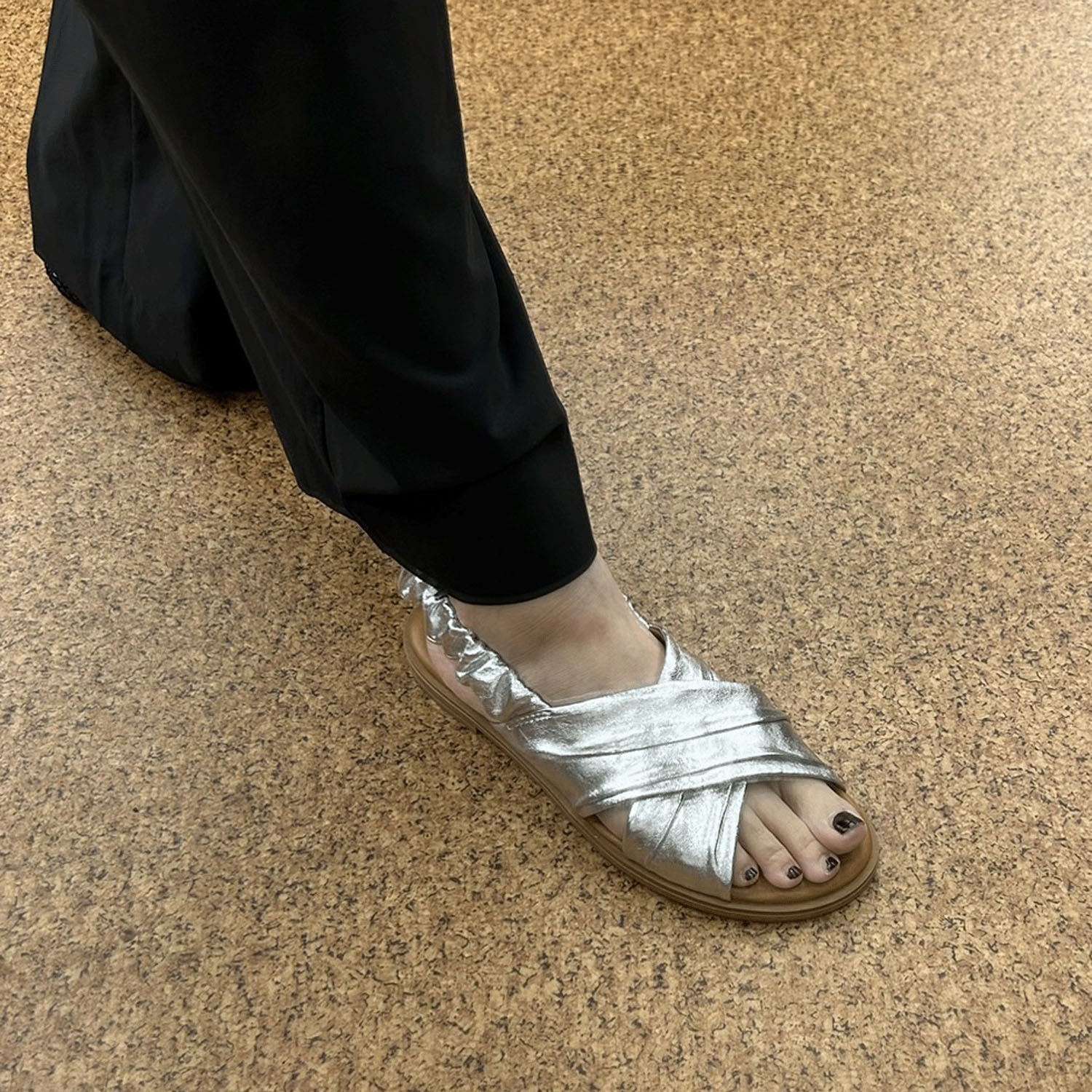 BARI ギャザーストラップサンダル - 画像3