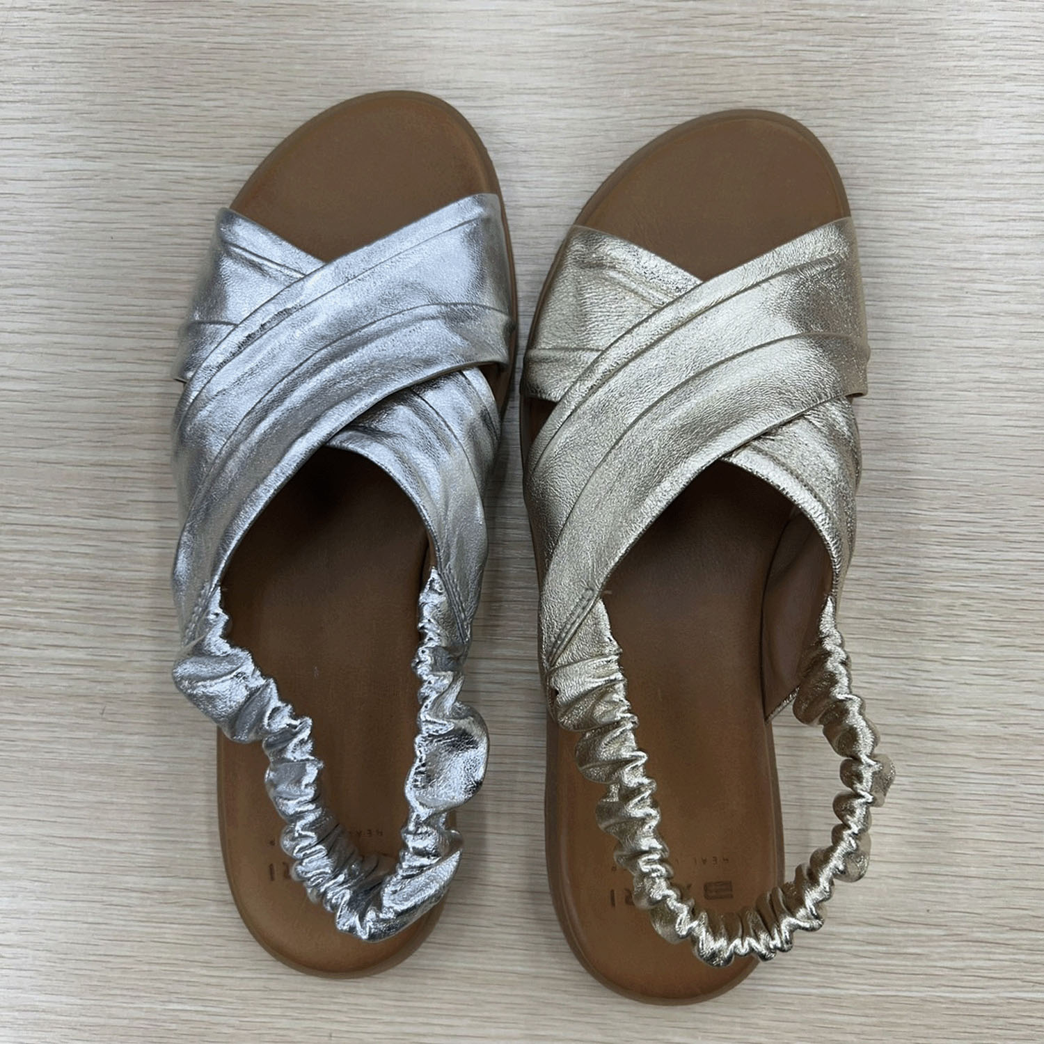 BARI ギャザーストラップサンダル - 画像7