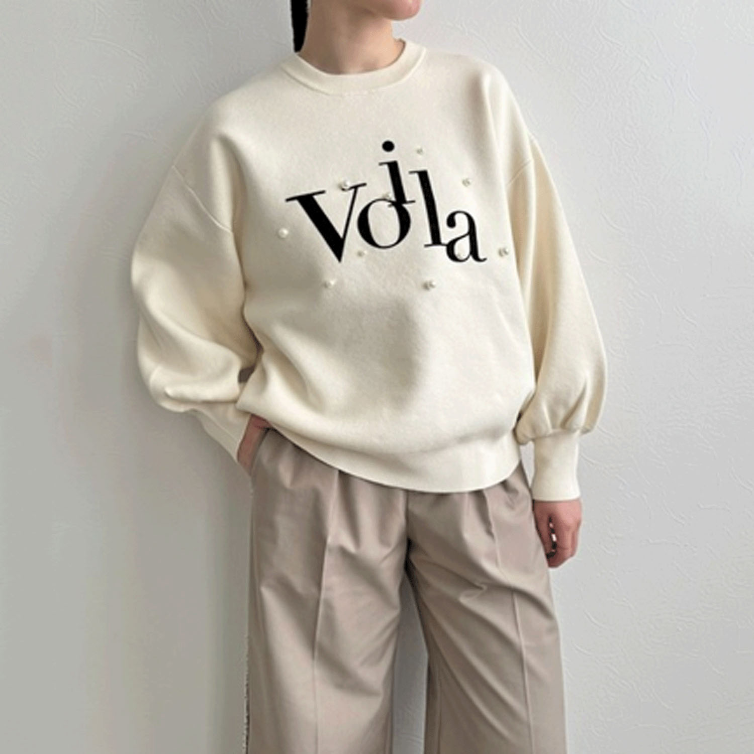 LHELBIE ロゴ×パールニットトップス