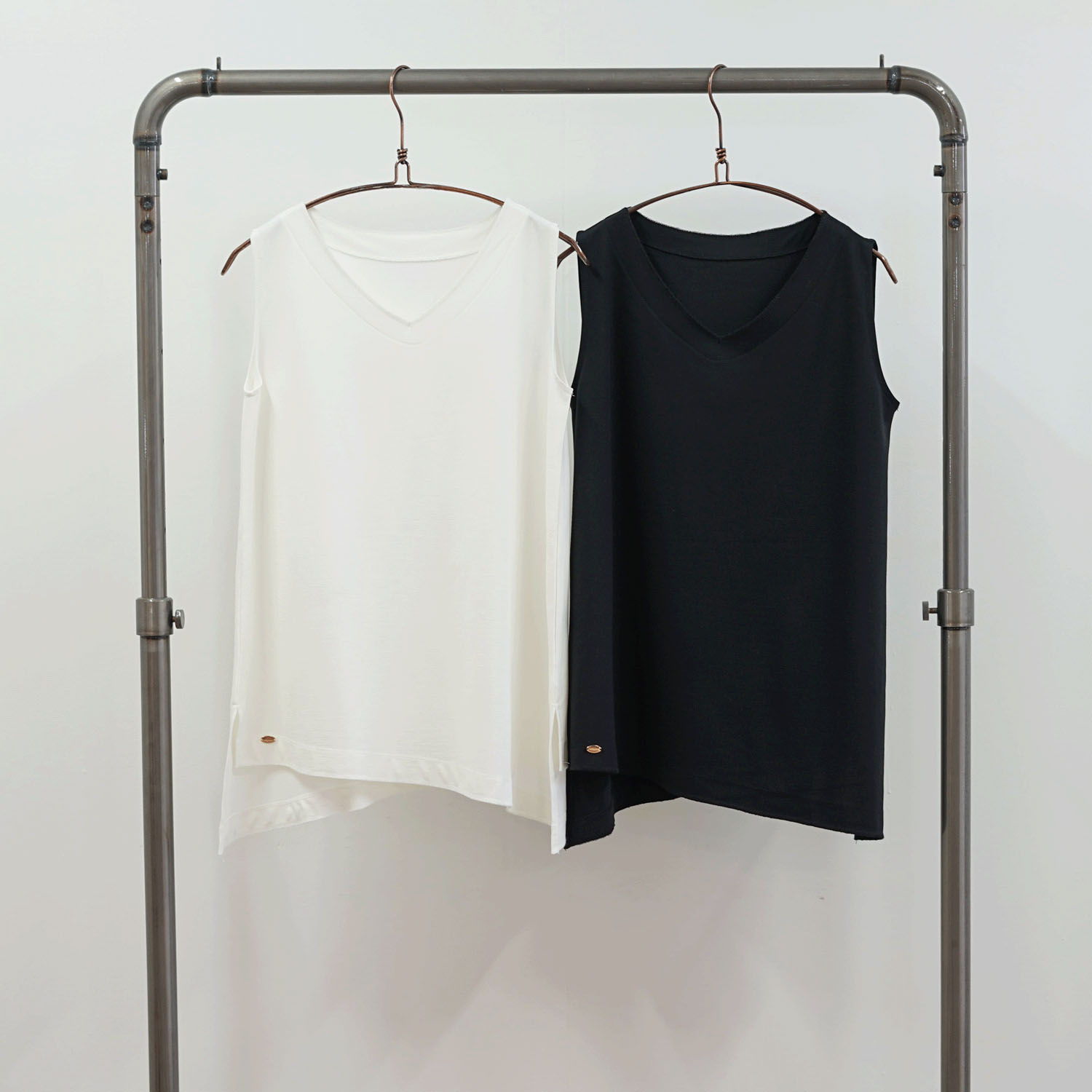 SEVEN SENSE 脇高！重ね着にも使えるアシメタンク - 画像2