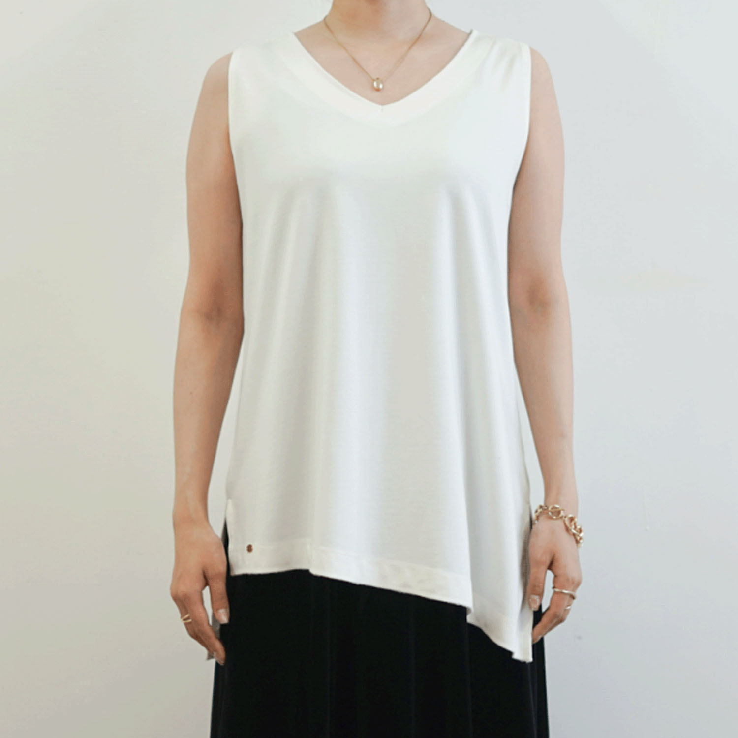 SEVEN SENSE 脇高！重ね着にも使えるアシメタンク - 画像8