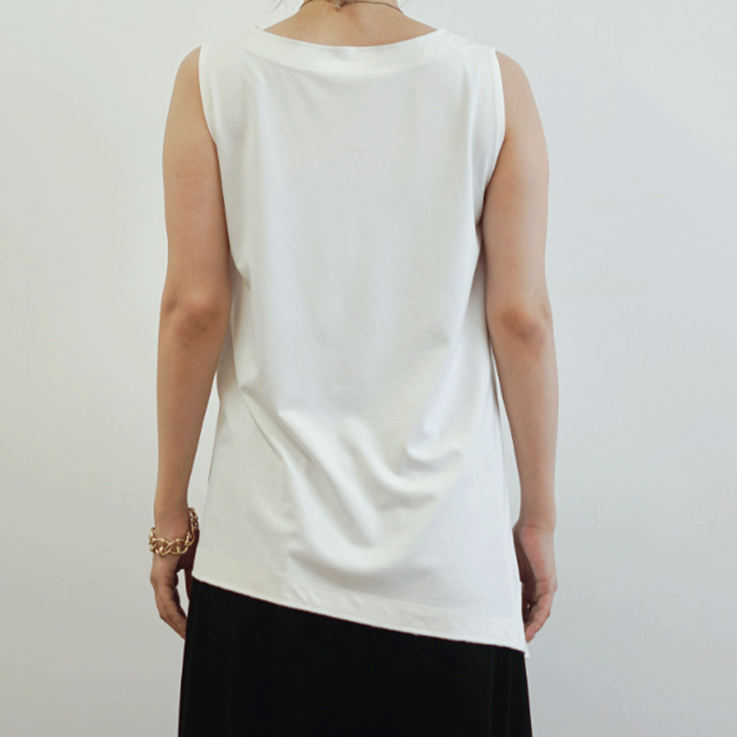SEVEN SENSE 脇高！重ね着にも使えるアシメタンク - 画像10