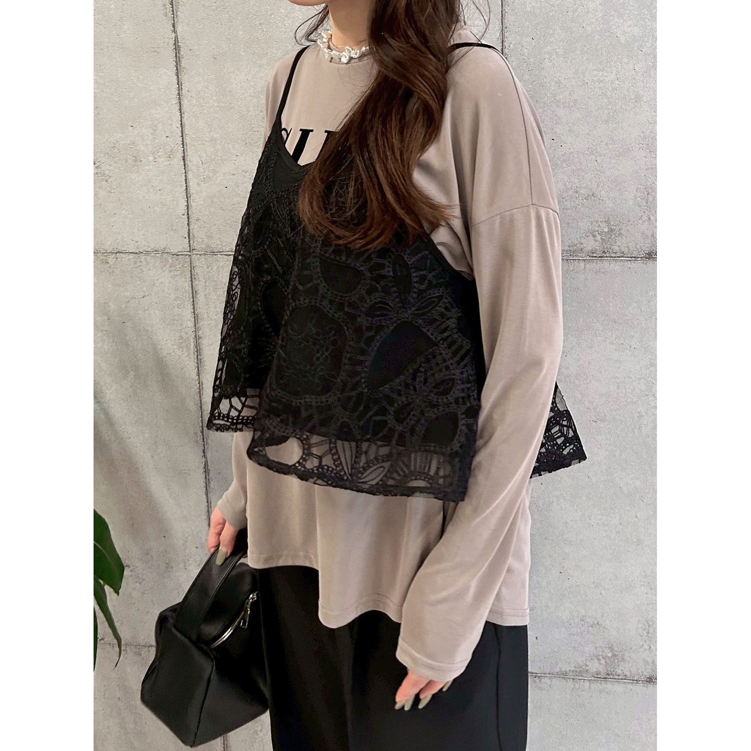 ROSIEE ソフトな風合いフロッキープリントTシャツ - 画像18