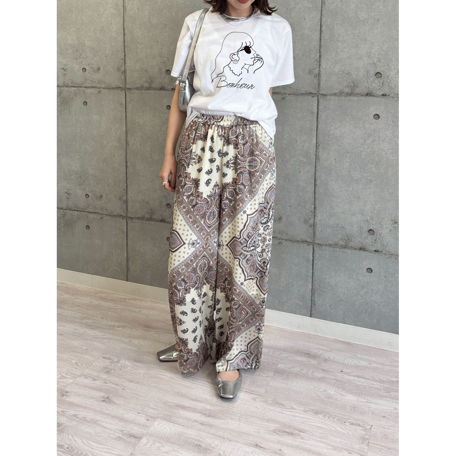 ROSIEE 女の子柄コード刺繍Tシャツ - 画像7