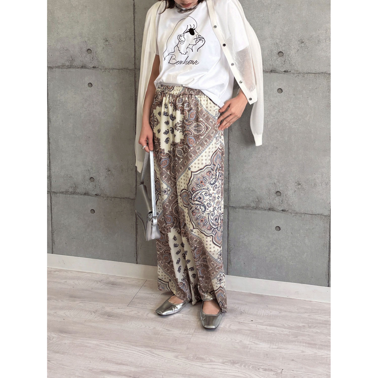 ROSIEE 女の子柄コード刺繍Tシャツ - 画像9