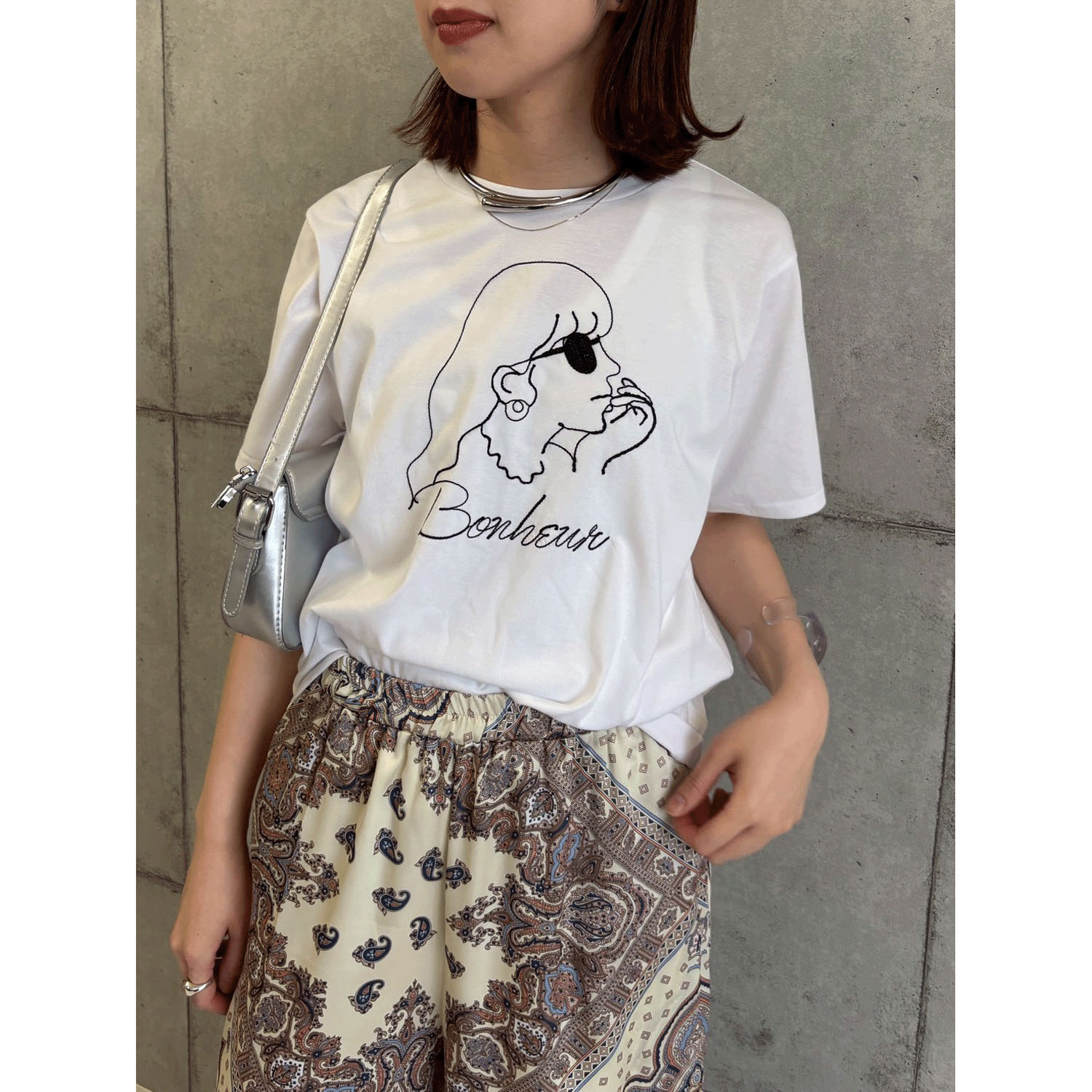 ROSIEE 女の子柄コード刺繍Tシャツ - 画像1
