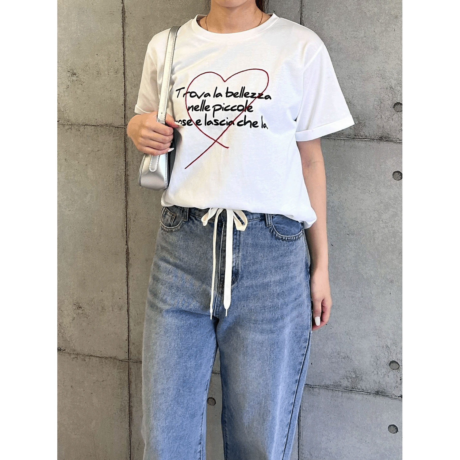 ROSIEE ハート刺繍×手書き風ロゴプリントTシャツ - 画像4