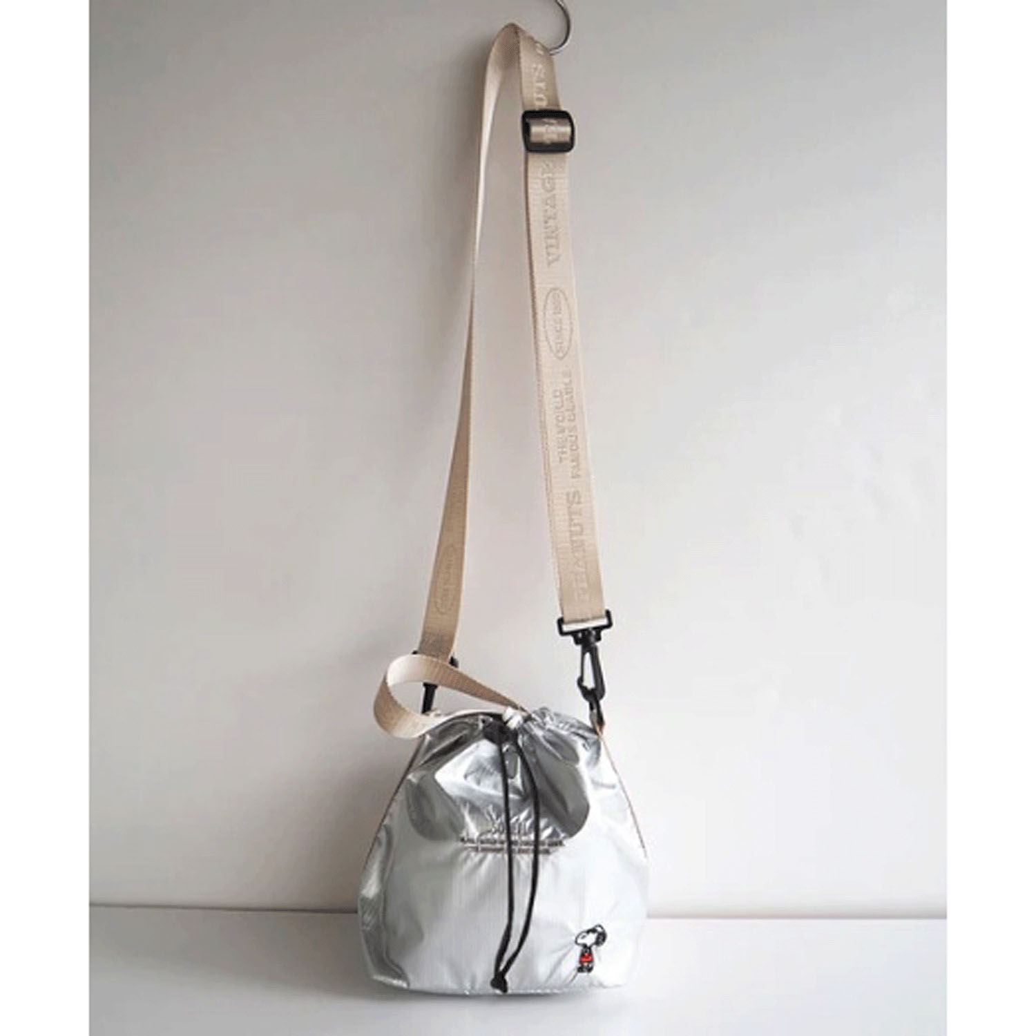 スヌーピー SOLEIL 撥水ショルダー （PEANUTS） SILVER