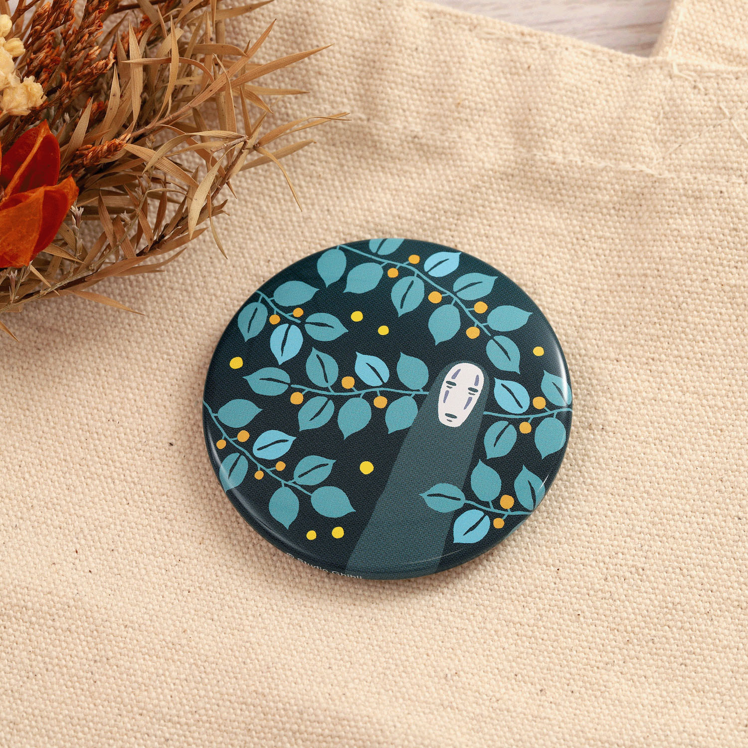 千と千尋の神隠し 八百万の神 招福缶バッジ 榎紋 - 画像2