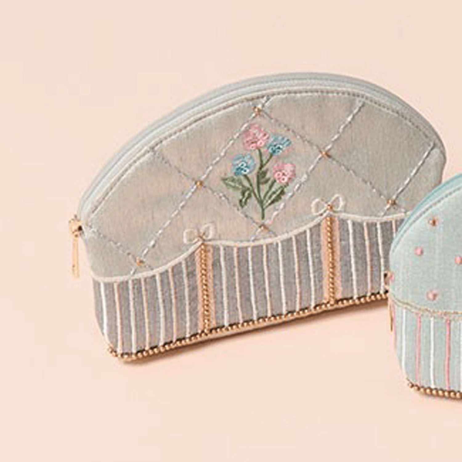 ビーズ刺繍 アーチポーチ - 画像1