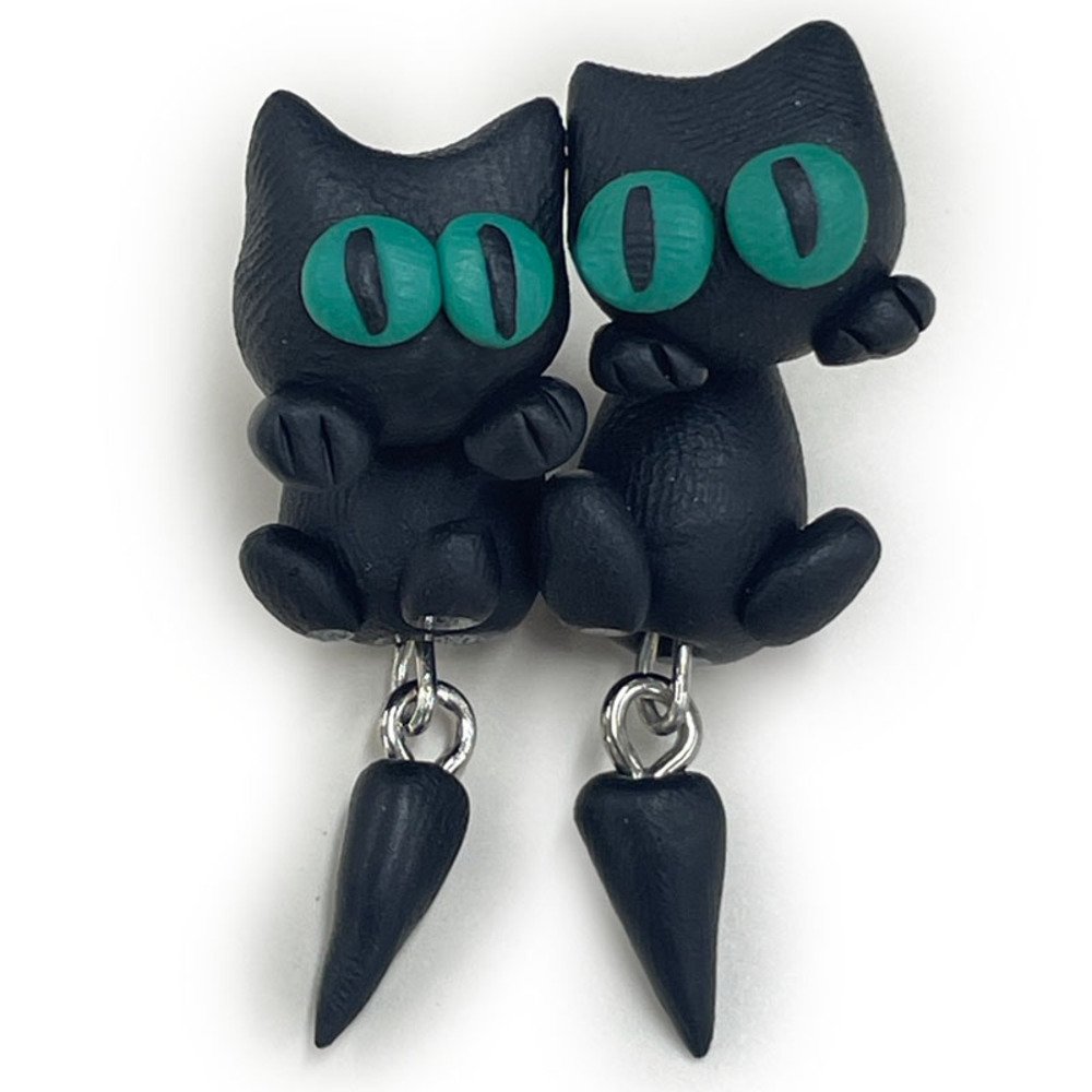 猫 ピアス かわいい 女性 レディース おしゃれ 猫グッズ アクセサリー 動物 プレゼント ギフト グリーン 三角しっぽ