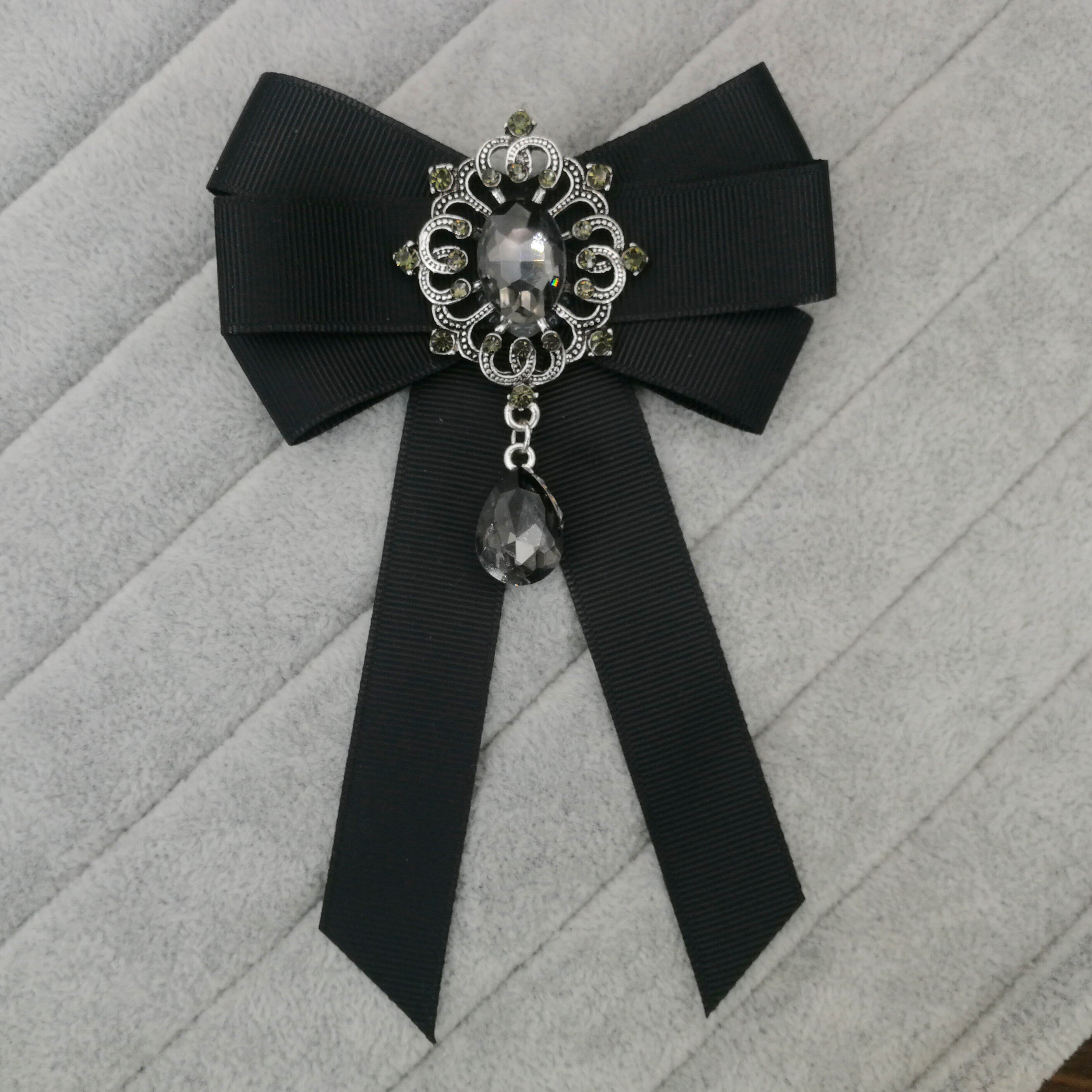 レディース 蝶ネクタイ リボン 地雷系 ブローチ ゴスロリ 可愛い ボウタイリボン アク  黒い石